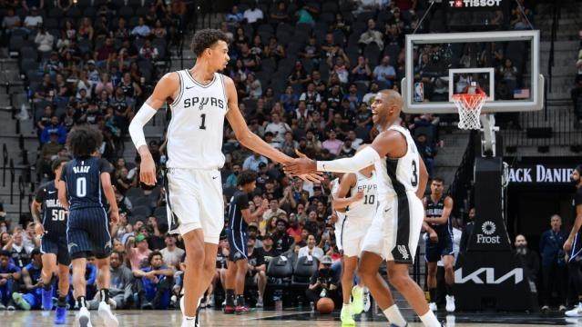 Bet365体育-全新组合摸索别样搭档方式，保罗多角度助推文班