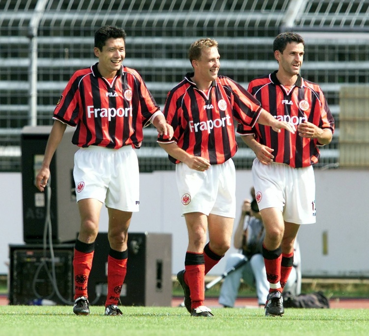 Bet365体育平台-德甲官博祝福杨晨52岁生日：中国德甲第一人，德甲16球10助