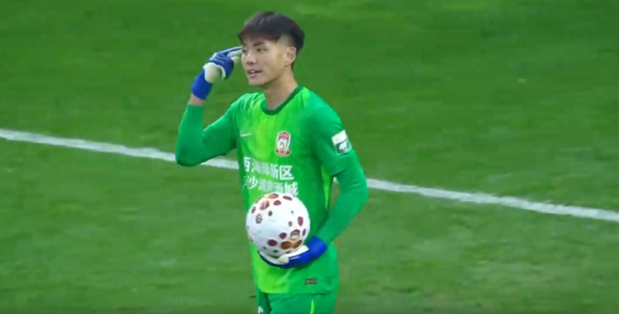 Bet365体育官网-中超争议判罚！莱昂纳多进球被吹，李昊罕见暴怒，挤地铁战术失败