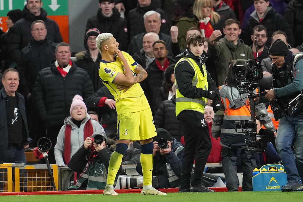 Bet365体育官网-体坛联播｜利物浦遭热刺绝平，米兰输球错失争冠良机