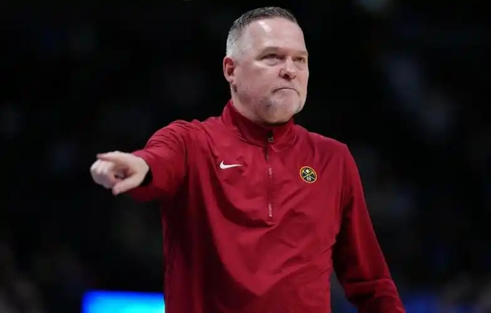 Bet365体育平台-放弃NBA，执教北卡罗来纳大学，迈克马龙年薪有多少？培养约基奇|掘金|NCAA|萨克拉门托国王队|尼古拉-约基奇|克利夫兰骑士队_新浪体育_新浪新闻